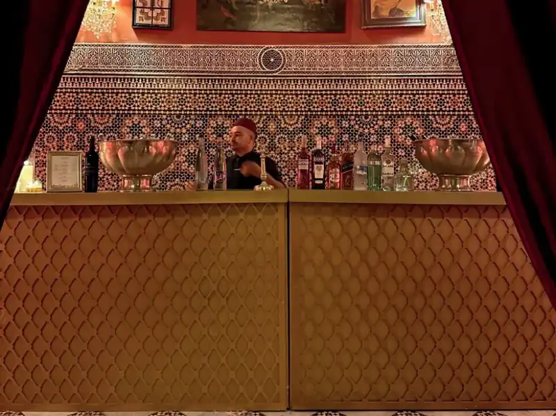 Bar droit moucharabieh à louer pour un événement à Marrakech
