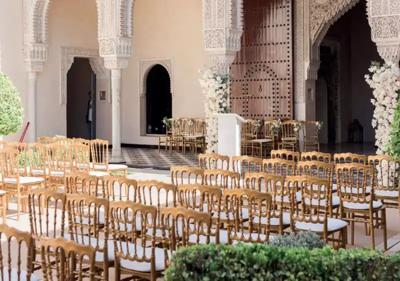 Chaise Napoléon fixe en situation pour un événement à Marrakech