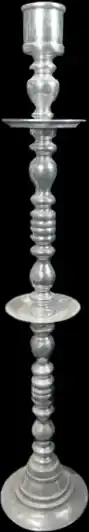 Chandelier marocain géant argent ou doré en situation pour un événement à Marrakech