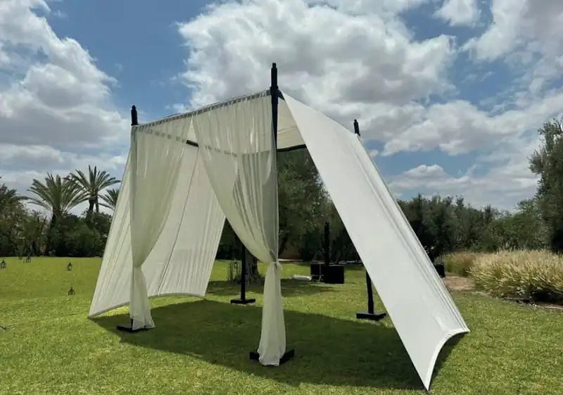 Chapiteau Beldi Chic en situation pour un événement à Marrakech