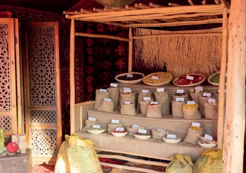 Étagère marché aux épices à louer pour un événement à Marrakech