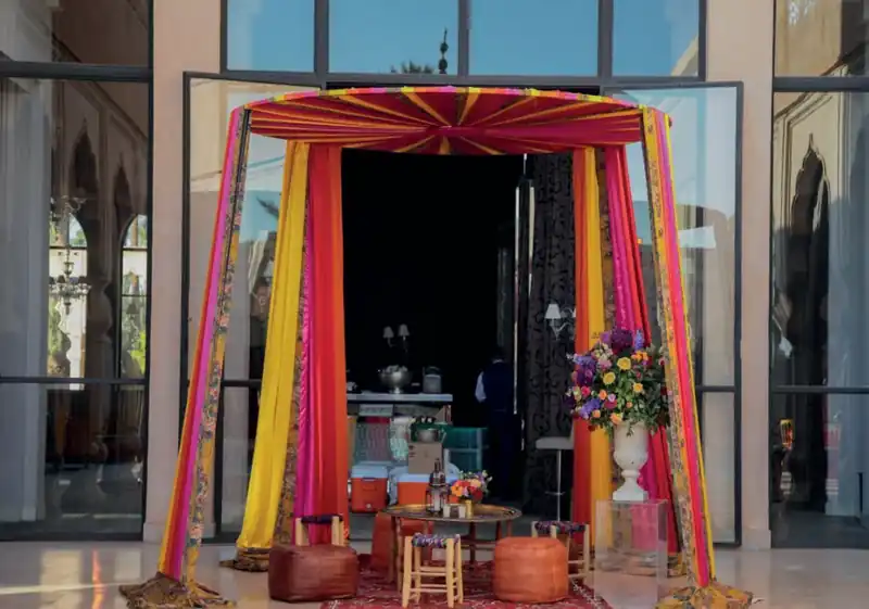 Houppa personnalisée en situation pour un événement à Marrakech