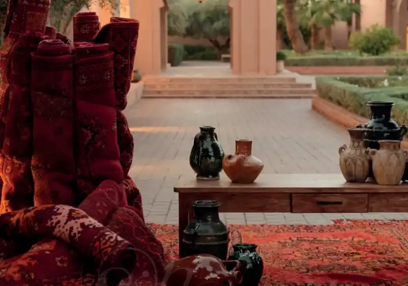 Lot vase silhouette en situation pour un événement à Marrakech