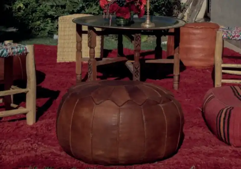 Pouf marocain en situation pour un événement à Marrakech
