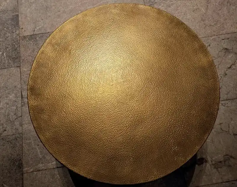 Table cuivre ronde / ovale à louer pour un événement à Marrakech