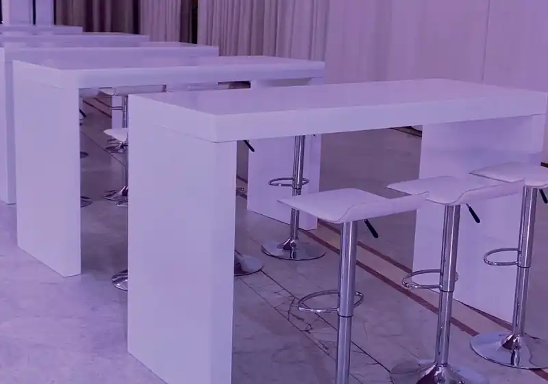 Tabouret classique en situation pour un événement à Marrakech
