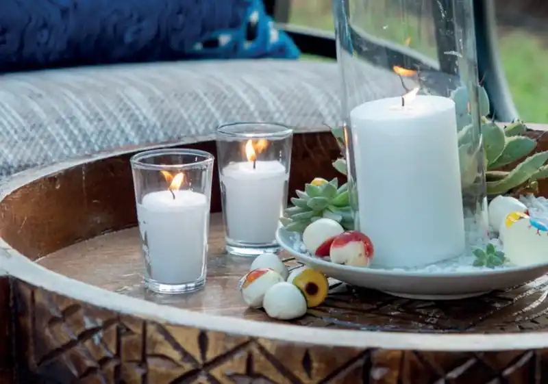Verrine cire blanche en situation pour un événement à Marrakech